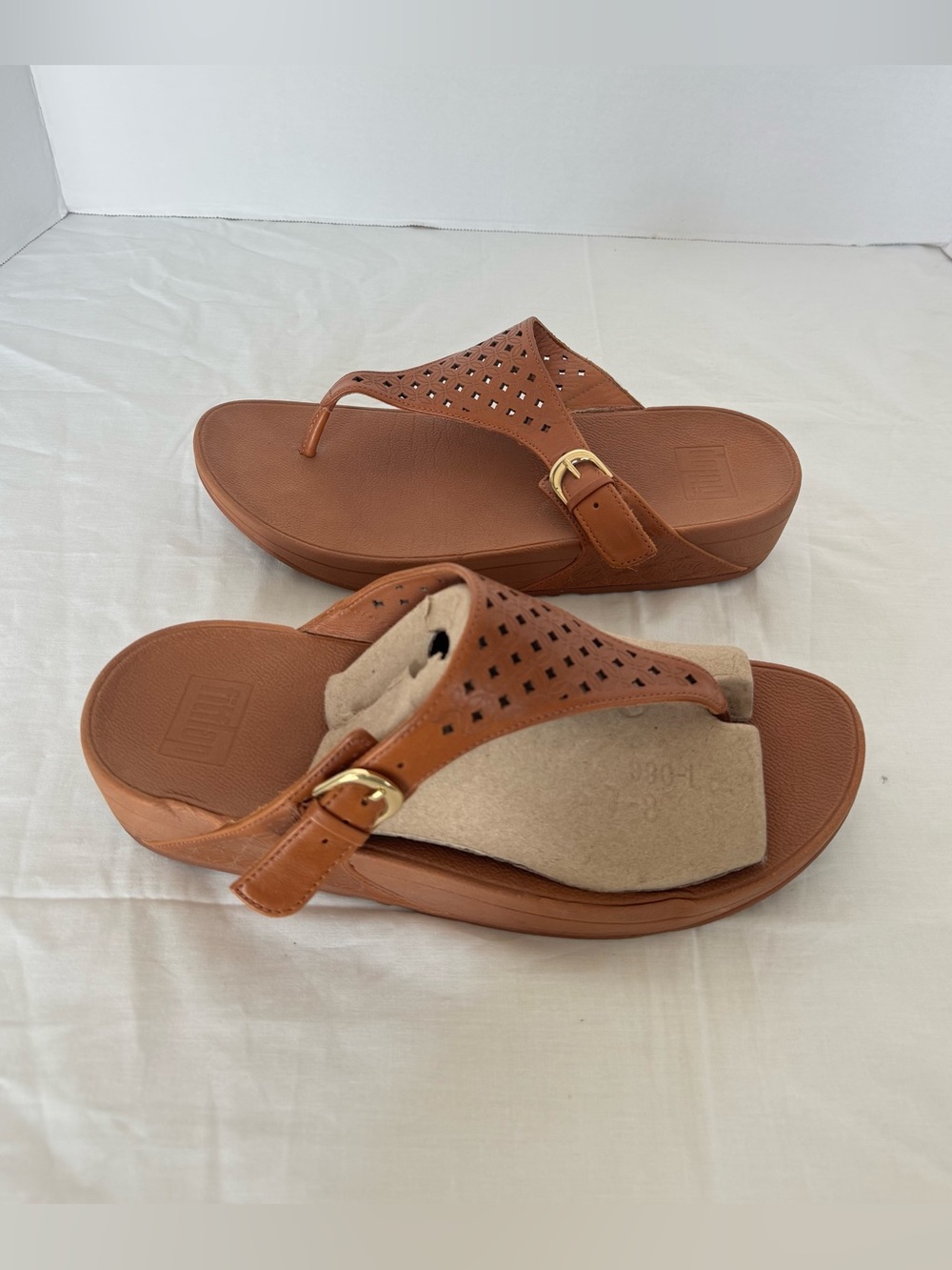 Fitflop Women's Thong Sandals with Gold Buckle Accent Size 9